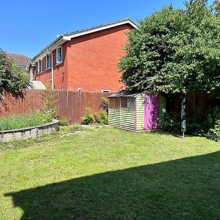 Beautiful House In South Cambridge, 14-Min Drive To The City Centre, Free Parking, No Sofabeds, Sleeps 6 Exterior foto
