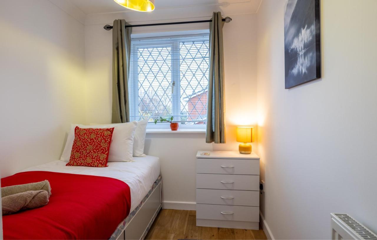 Beautiful House In South Cambridge, 14-Min Drive To The City Centre, Free Parking, No Sofabeds, Sleeps 6 Exterior foto