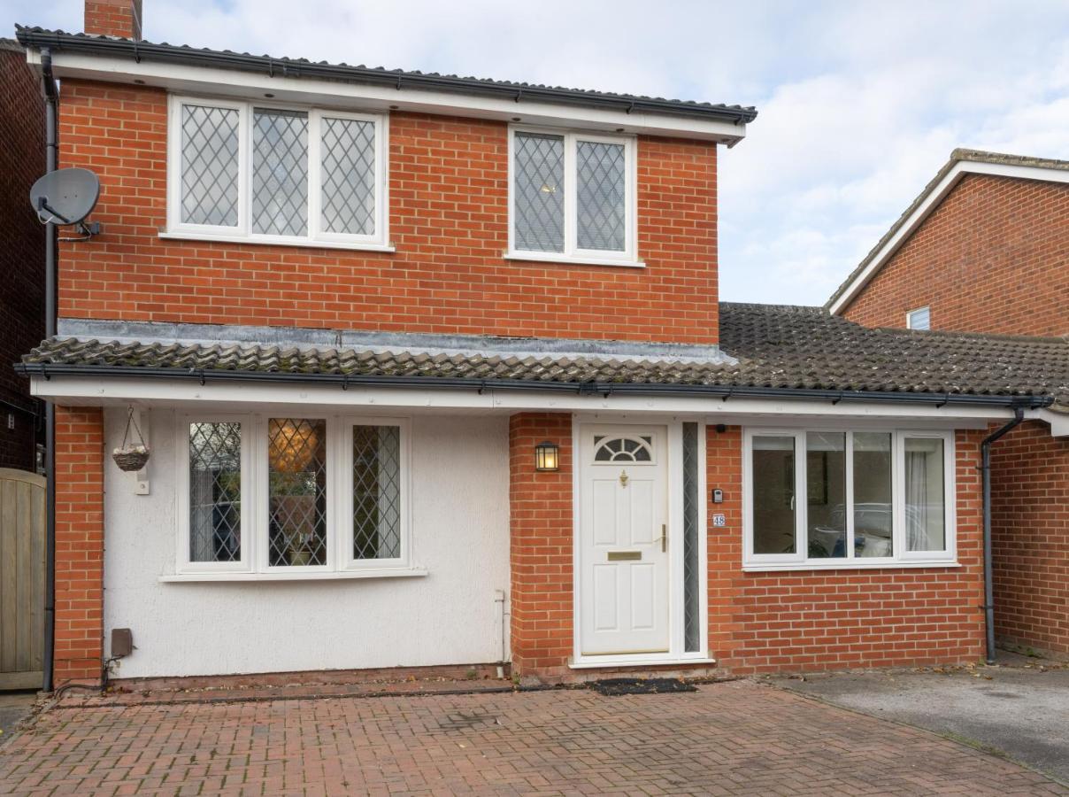 Beautiful House In South Cambridge, 14-Min Drive To The City Centre, Free Parking, No Sofabeds, Sleeps 6 Exterior foto