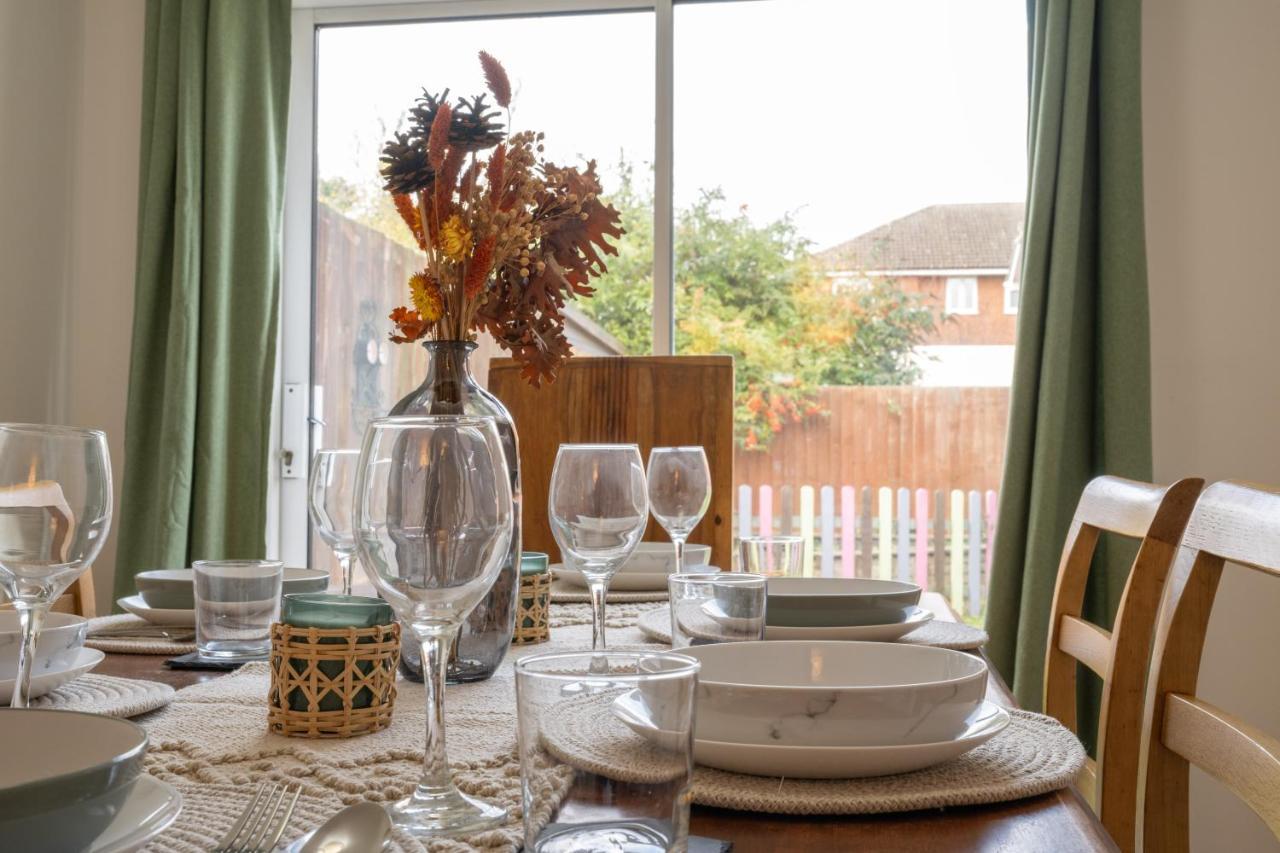 Beautiful House In South Cambridge, 14-Min Drive To The City Centre, Free Parking, No Sofabeds, Sleeps 6 Exterior foto