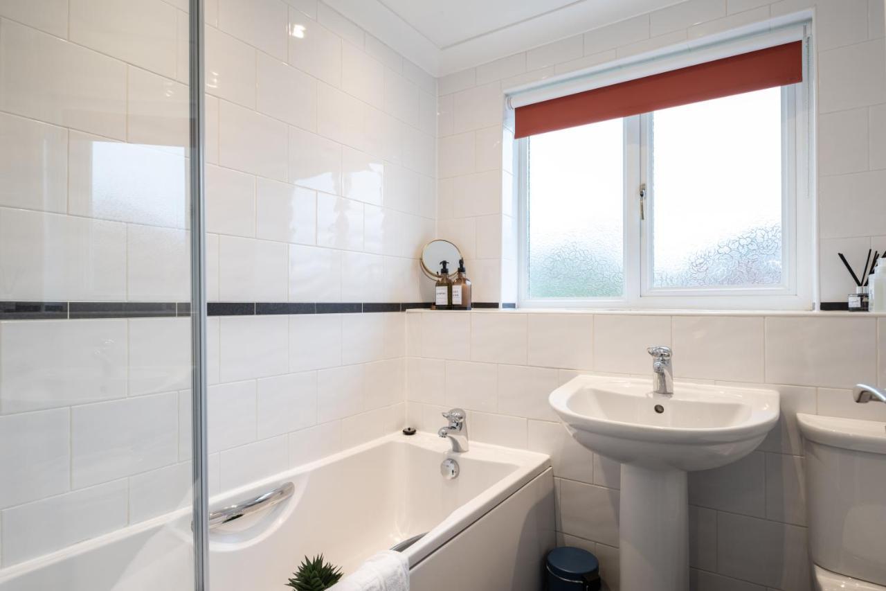 Beautiful House In South Cambridge, 14-Min Drive To The City Centre, Free Parking, No Sofabeds, Sleeps 6 Exterior foto